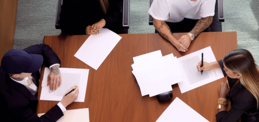 Qué debe tener tu primer contrato como futbolista joven (y qué trampas evitar)